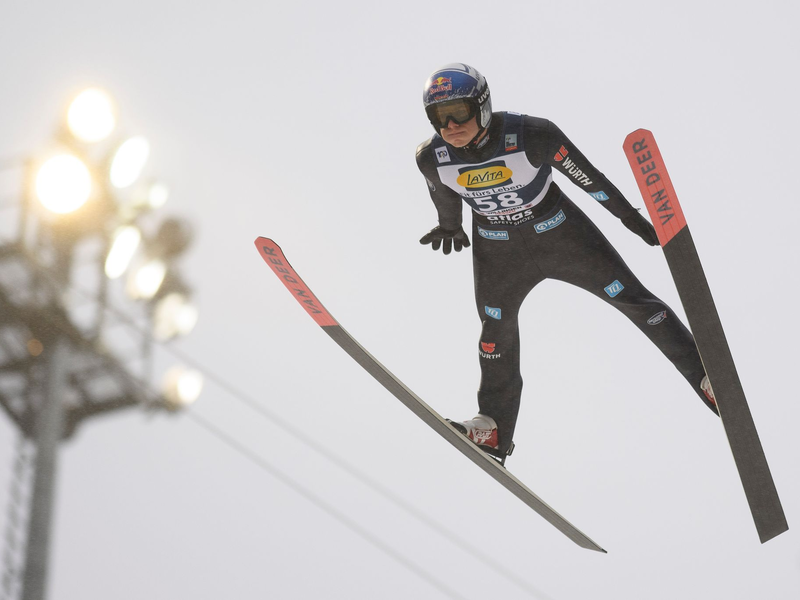 Andreas Wellinger holte sich zum Abschluss des Heimspringens in Willingen den Sieg. - Foto: Swen Pförtner/dpa