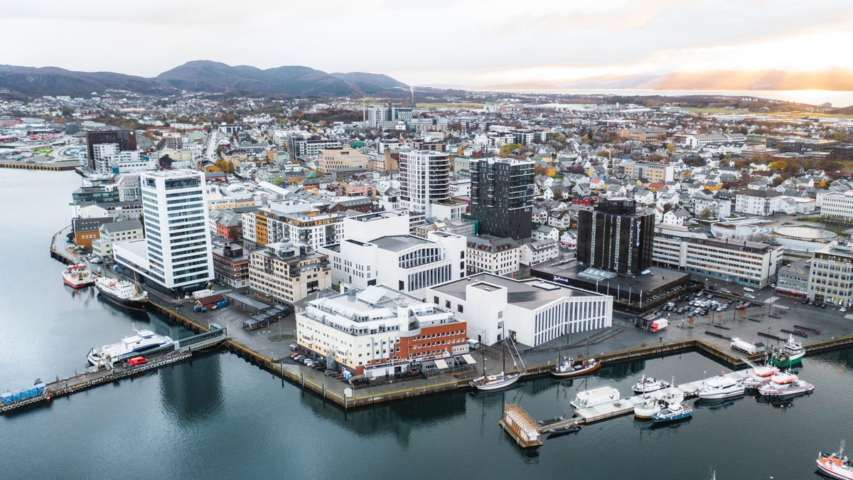 Skyline von Bodø: Die Kulturhauptstadt nördlich des Polarkreises hat 54.000 Einwohner. - Foto: ---/Visit Bodø/dpa