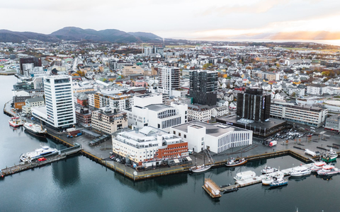 Skyline von Bodø: Die Kulturhauptstadt nördlich des Polarkreises hat 54.000 Einwohner. - Foto: ---/Visit Bodø/dpa