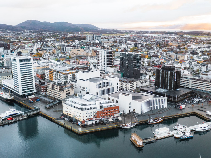 Skyline von Bodø: Die Kulturhauptstadt nördlich des Polarkreises hat 54.000 Einwohner. - Foto: ---/Visit Bodø/dpa
