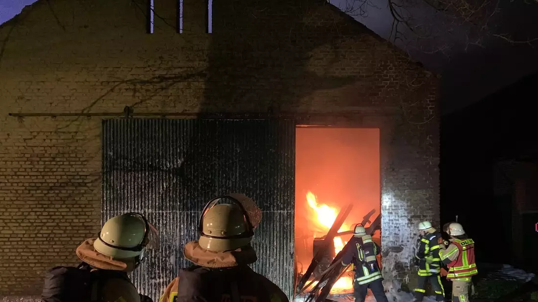 FW-GLA: Dacheinsturz nach Vollbrand einer Scheune - Bild: presseportal.de
