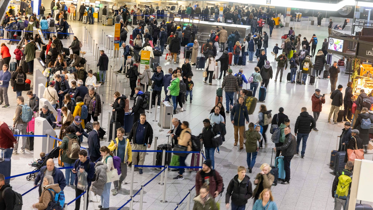 Die Kunden verlangen meist Entschädigungen für ausgefallene oder verspätete Flüge. - Foto: Helmut Fricke/dpa