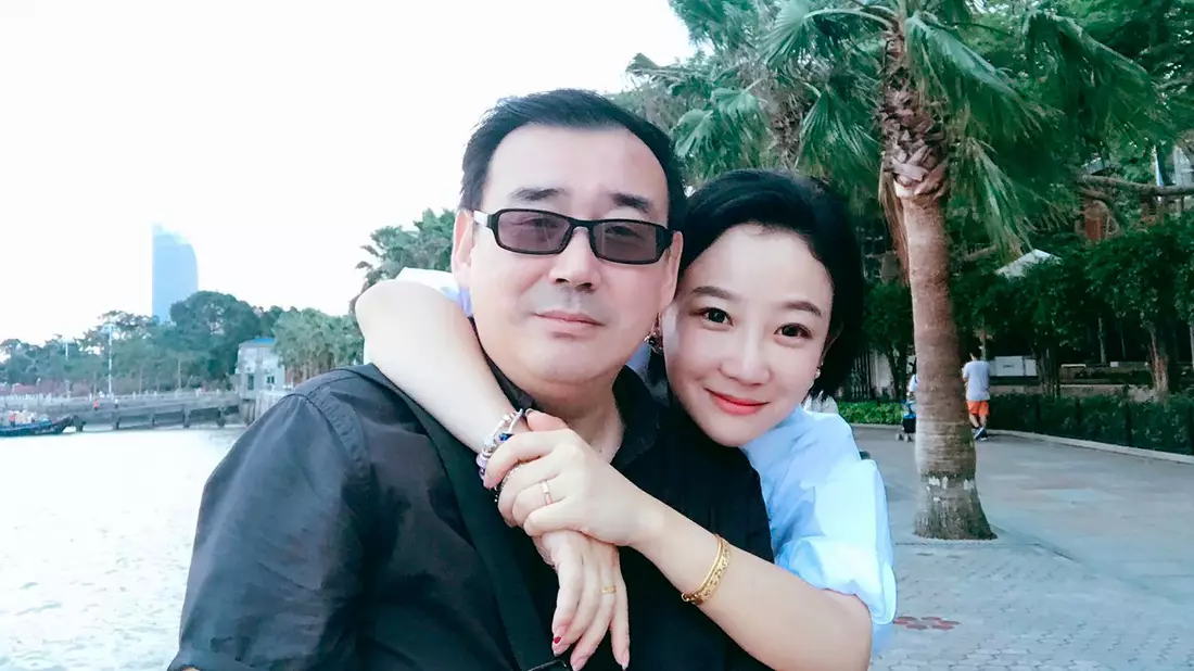 Yang Hengjun und seine Frau Yuan Xiaoliang. (Archivbild) - Bild: Chongyi Feng/AP/dpa