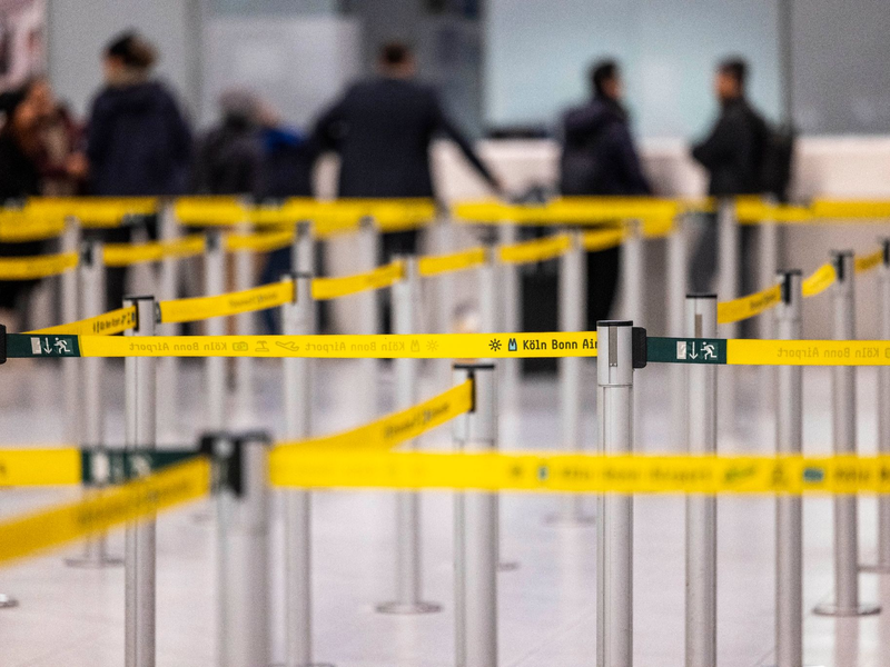 Seit der Corona-Pandemie gibt es deutlich weniger Fluggäste. - Foto: Thomas Banneyer/dpa