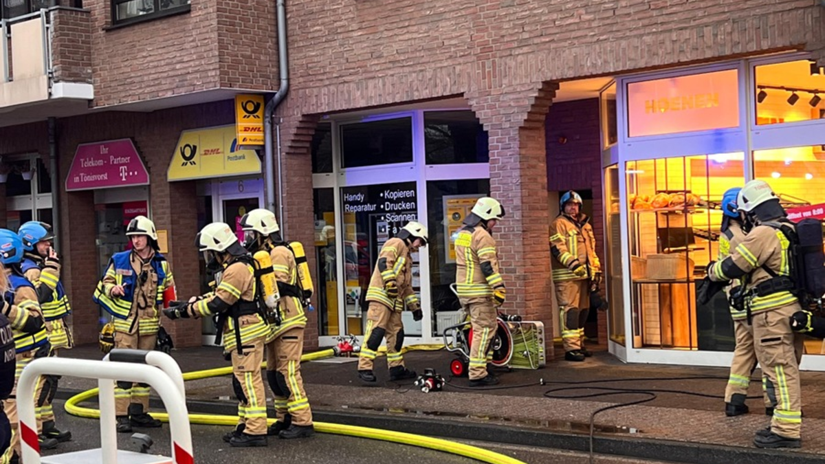 FW Tönisvorst: Einsatzreiches Wochenende für die Tönisvorster Einsatzkräfte - Foto: presseportal.de