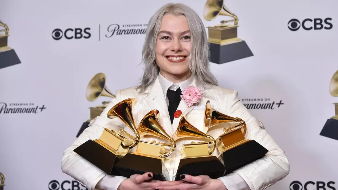 Phoebe Bridgers gewann die meisten goldenen Grammophone. Insgesamt vier Preise. Drei davon mit ihrer Band Boygenius für das Album «The Record» und die Single «Not Strong Enough». - Bild: Richard Shotwell/Invision/AP/dpa