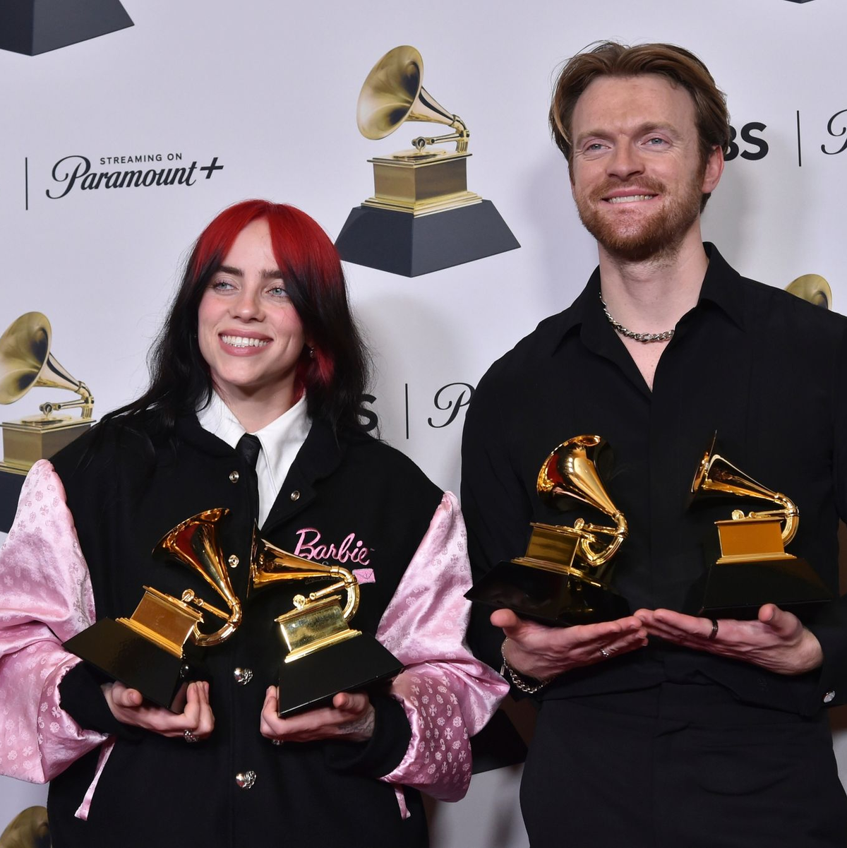 Billie Eilish zusammen mit Finneas. «What Was I Made For?» wurde als bestes Liedes des Jahres ausgezeichnet. - Foto: Richard Shotwell/Invision/AP/dpa