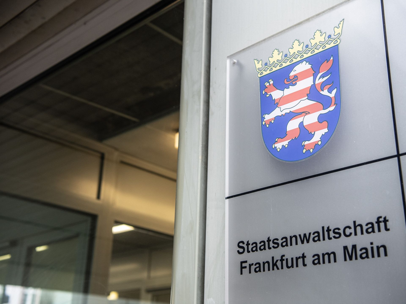 Ein ehemaliger Jugend-Fußballtrainer soll nach Angaben von Polizei und Staatsanwaltschaft sexuelle Übergriffe an minderjährigen Jungen begangen und ihnen Betäubungsmittel verabreicht haben. (Archivbild) - Foto: Boris Roessler/dpa