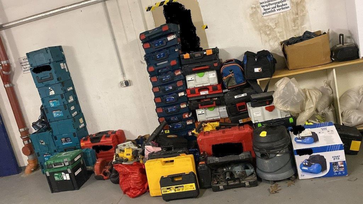BPOL NRW: Herkunft ungeklärt - Bundespolizei stellt Werkzeug im Neuwert von ca. 22.000,- EUR sicher - Foto: presseportal.de