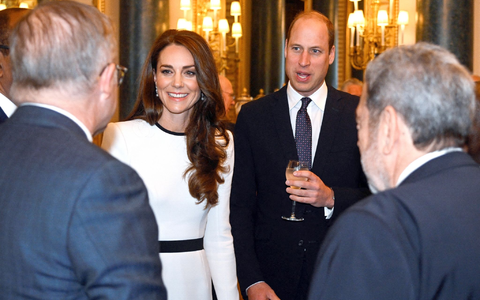 Kate hatte sich Mitte Januar einer Operation im Bauchraum unterzogen und war darauf knapp zwei Wochen lang im Krankenhaus. William nahm daraufhin eine Auszeit, um für seine Familie da zu sein. - Foto: Toby Melville/PA Wire/dpa