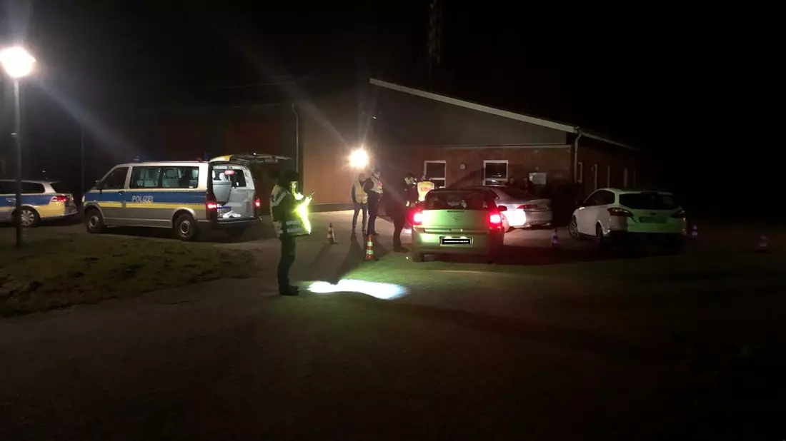 POL-CUX: Fahrtüchtigkeit im Straßenverkehr - Schwerpunktkontrollen in Cuxhaven-Lüdingworth (Lichtbild in der Anlage) - Bild: presseportal.de
