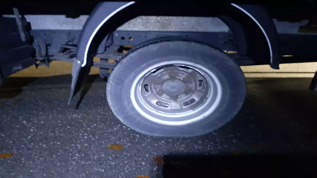 POL-SE: Bad Segeberg / B 206 - Kleintransporter doppelt so schwer wie erlaubt - Polizei untersagt Weiterfahrt - Bild: presseportal.de