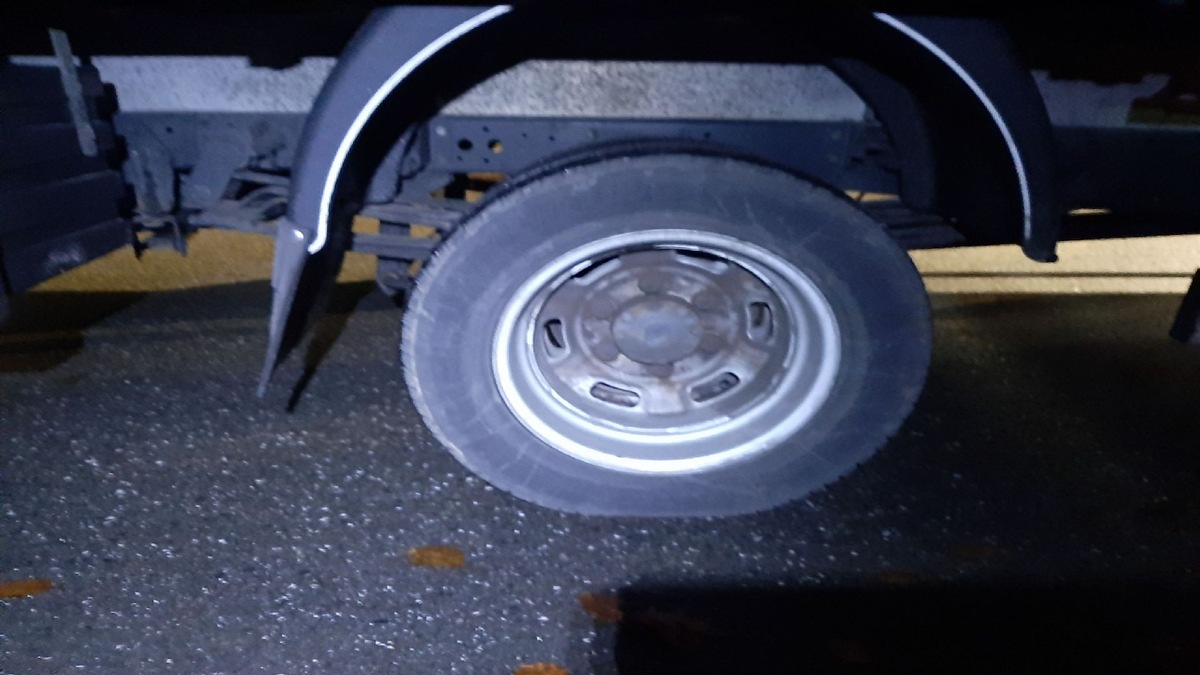 POL-SE: Bad Segeberg / B 206 - Kleintransporter doppelt so schwer wie erlaubt - Polizei untersagt Weiterfahrt - Foto: presseportal.de