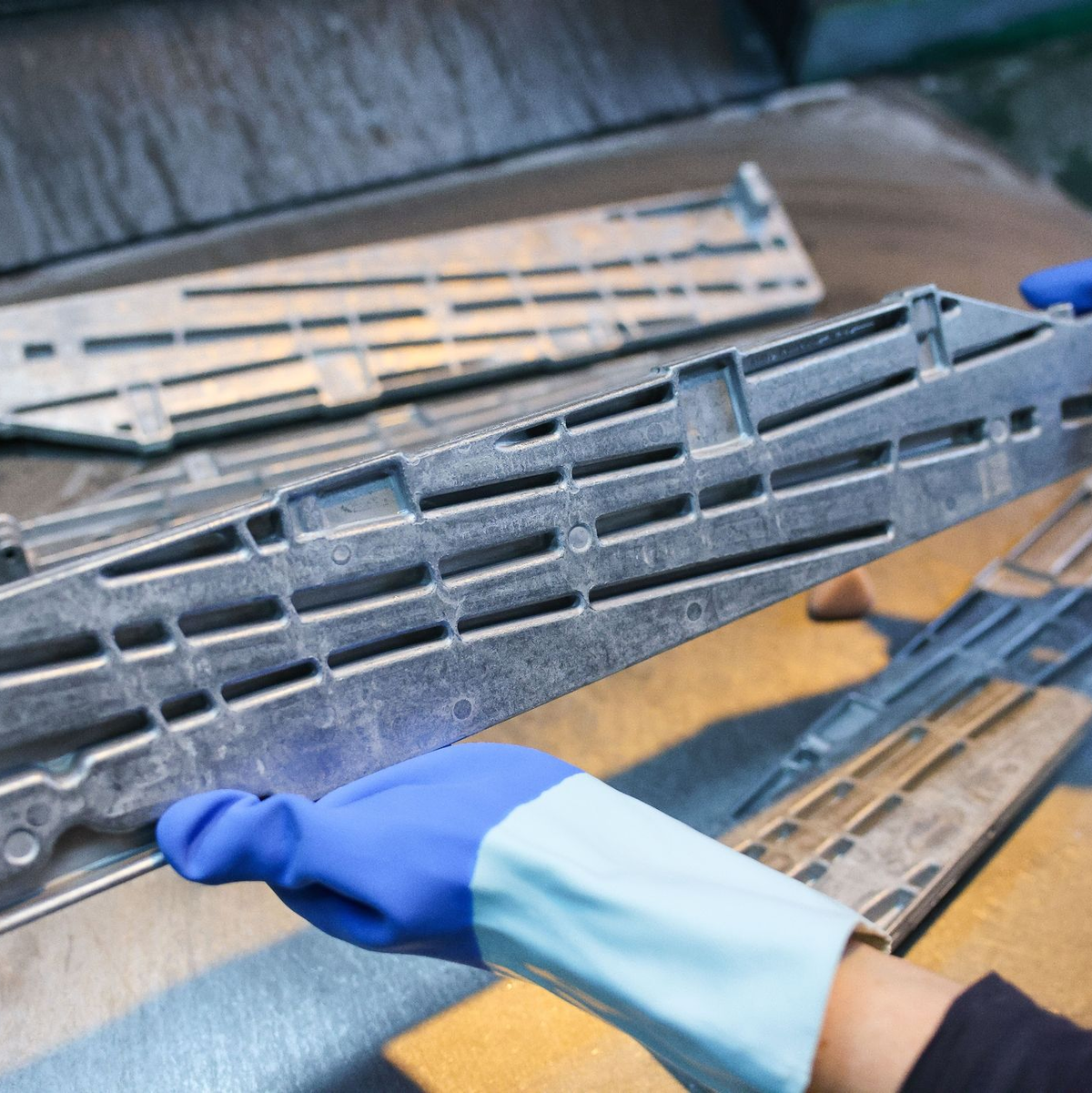 In der Industrie sind insbesondere die energieintensiven Branchen von Auftragsmangel betroffen. - Foto: Jan Woitas/dpa