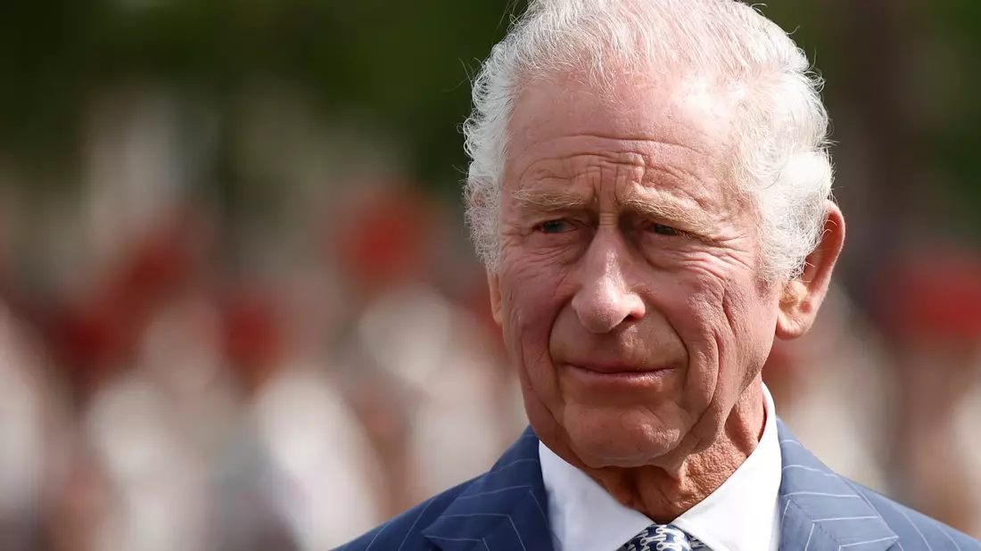 König Charles III. habe sich entschieden, über seine Diagnose zu informieren, um Spekulationen zu vermeiden, teilte der Palast mit. - Bild: Yoan Valat/EPA POOL via AP /dpa