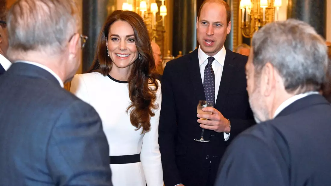 Prinzessin Kate hatte sich Mitte Januar einer Operation im Bauchraum unterzogen und war darauf knapp zwei Wochen lang im Krankenhaus. Prinz William nahm daraufhin eine Auszeit, um für seine Familie da zu sein. - Bild: Toby Melville/PA Wire/dpa