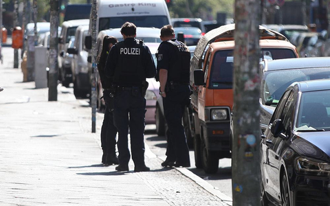 Polizisten schreiben Knöllchen (Archiv) - Foto: über dts Nachrichtenagentur
