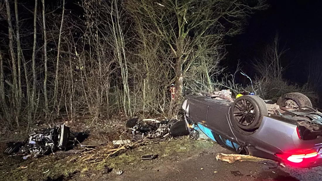 FW-PI: Schwerer Verkehrsunfall auf der BAB23 bei Tornesch - Autofahrer lebensbedrohlich verletzt - Bild: presseportal.de