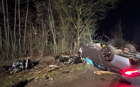 FW-PI: Schwerer Verkehrsunfall auf der BAB23 bei Tornesch - Autofahrer lebensbedrohlich verletzt - Foto: presseportal.de