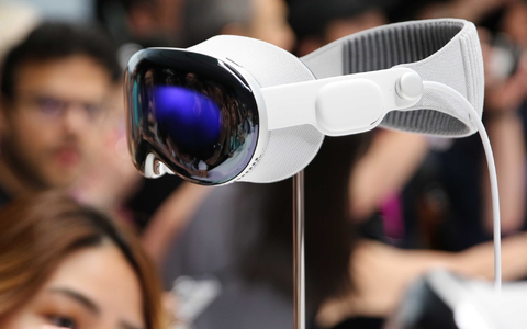 Die Apple Vision Pro ist seit Kurzem auf dem Markt. - Foto: Christoph Dernbach/dpa