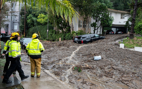 Normalerweise scheint hier an mehr als 260 Tagen im Jahr die Sonne. Nun regnet es in Los Angeles so stark wie seit vielen Jahren nicht mehr. - Foto: David Crane/The Orange County Register/AP