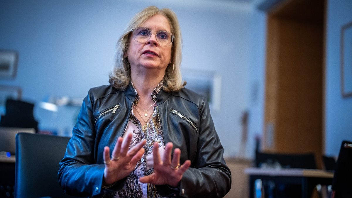 Für Andrea Lindholz, stellvertretende Vorsitzende der Unionsfraktion, handelt es sich bei der BSW um «eine Mischung zwischen AfD und Linkspartei». - Foto: Michael Kappeler/dpa