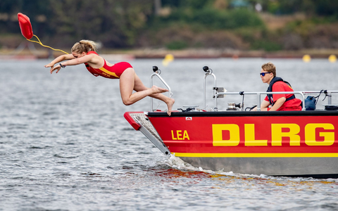 In den kommenden Jahren will die DLRG vor allem die Zahl der Aktiven steigern, um mehr Kindern das Schwimmen beibringen zu können. - Foto: Marcel Kusch/dpa In den kommenden Jahren will die DLRG vor allem die Zahl der Aktiven steigern, um mehr Kindern das Schwimmen beibringen zu können. - Foto: Marcel Kusch/dpa