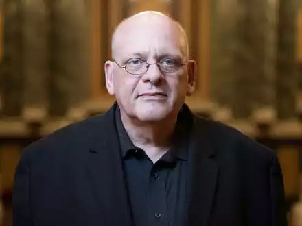 Der deutsche Komponist Detlev Glanert bringt in wenigen Tagen an der Semperoper in Dresden mit «Die Jüdin von Toledo» seine zwölfte Oper heraus. - Foto: Sebastian Kahnert/dpa