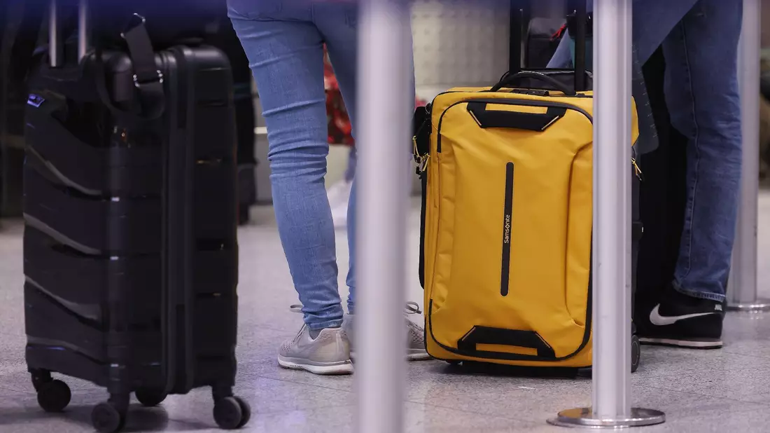 Die Lufthansa und ihre Kunden stehen vor der nächsten Streikwelle mit zahlreichen Flugausfällen und Verspätungen. - Bild: David Young/dpa