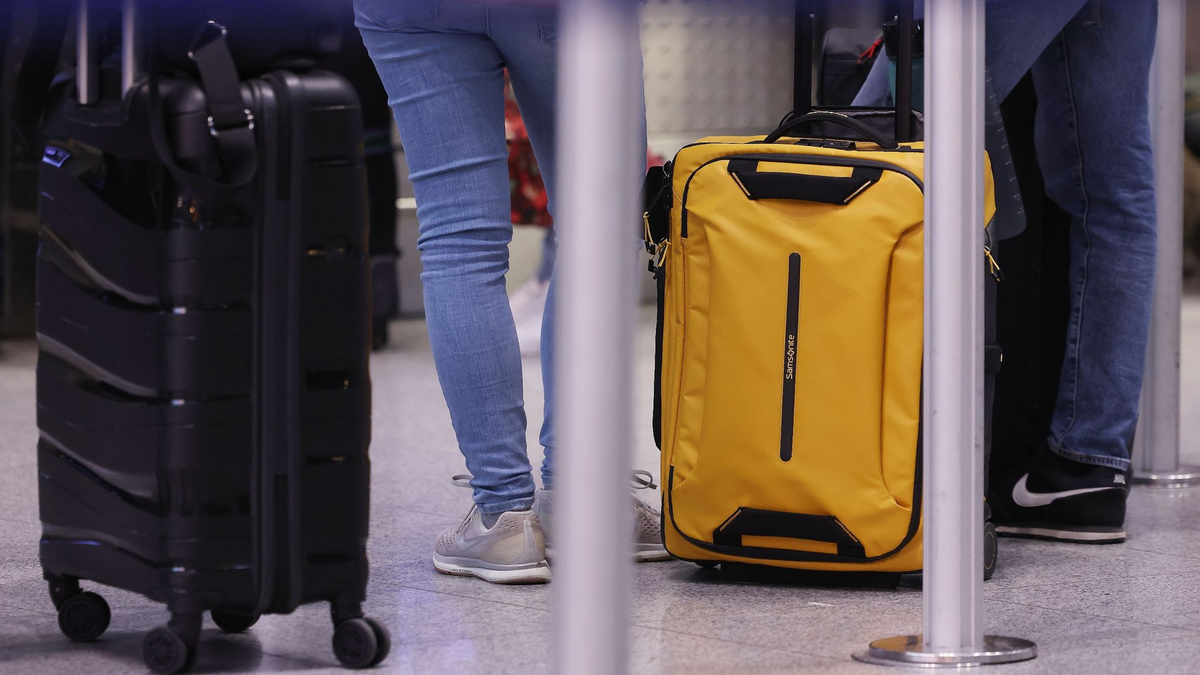 Die Lufthansa und ihre Kunden stehen vor der nächsten Streikwelle mit zahlreichen Flugausfällen und Verspätungen. - Foto: David Young/dpa