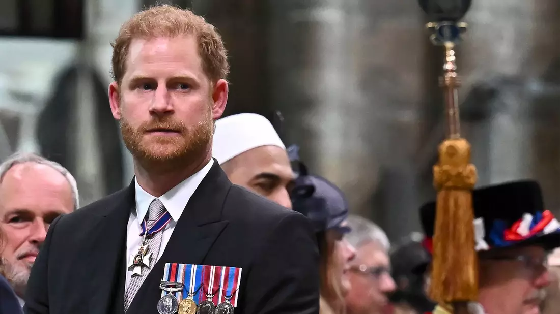 Prinz Harry soll in England gelandet sein. - Bild: Ben Stansall/POOL AFP/dpa