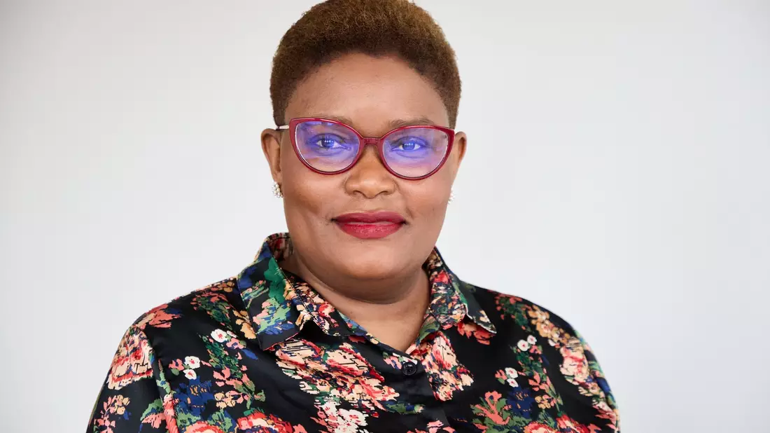 Edell Otieno-Okoth ist Expertin bei Plan International. - Bild: Georg Wendt/dpa