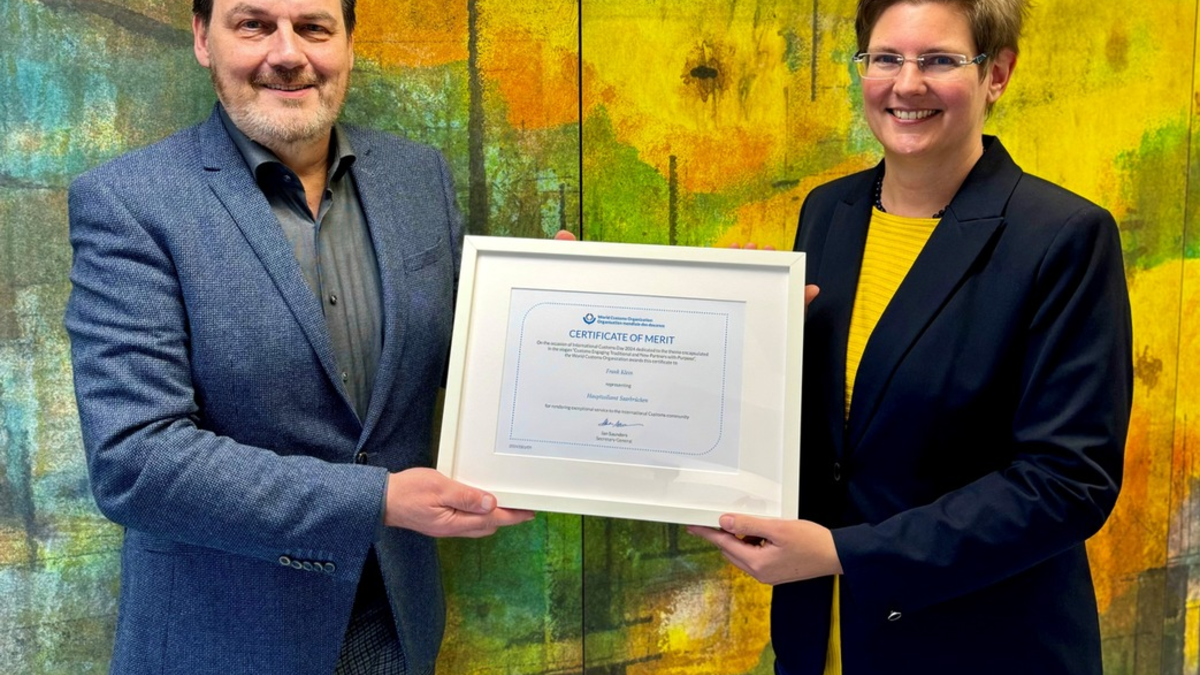 HZA-SB: Zoll verleiht Zertifikate zum Weltzolltag - 