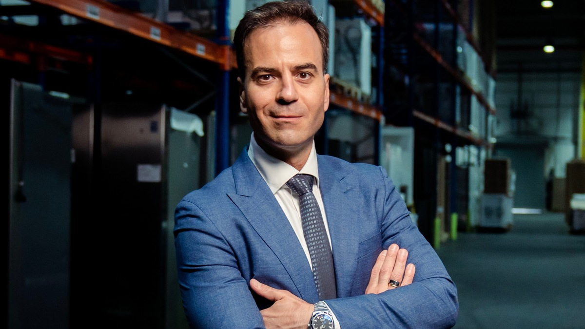 elvinci.de GmbH: Konstantinos Vasiadis teilt die drei wichtigsten Strategien für effektives Retourenmanagement im E-Commerce - Foto: presseportal.de