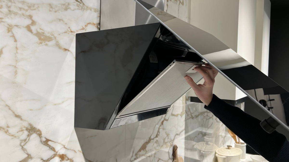 So werden Backofen und Dunstabzug schnell wieder sauber: 5 Handgriffe, die jeder kennen sollte / Tipps zum Reinigen der Küche - Foto: presseportal.de