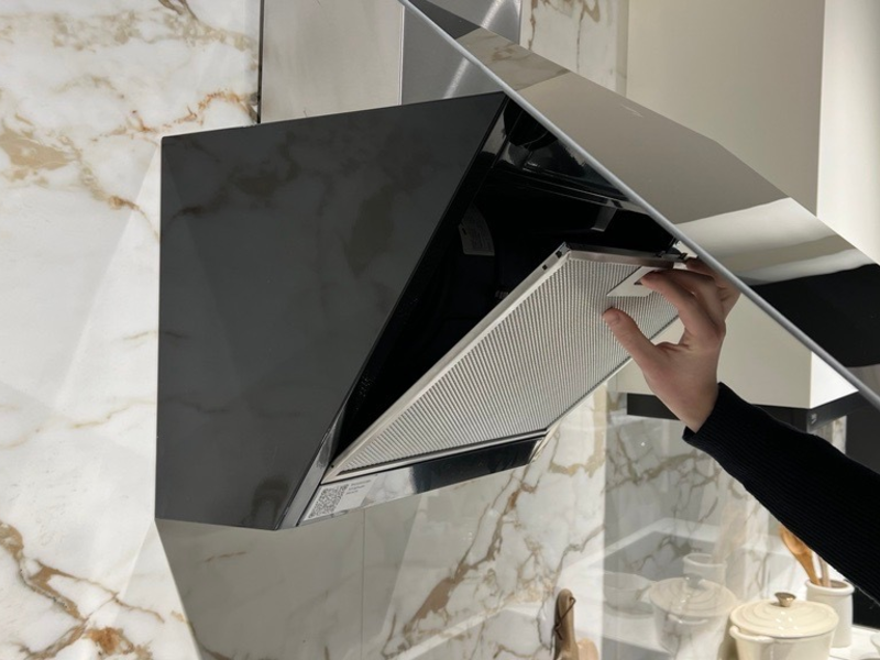 So werden Backofen und Dunstabzug schnell wieder sauber: 5 Handgriffe, die jeder kennen sollte / Tipps zum Reinigen der Küche - Foto: presseportal.de