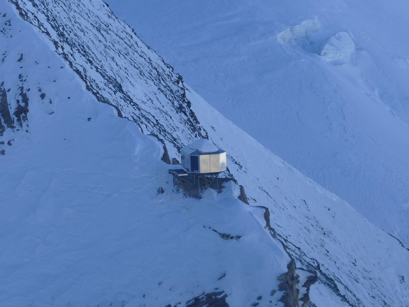 Zwei Tage saßen die beiden Bergsteiger aus Tschechien auf 3200 Metern Seehöhe am Großglockner fest. - Foto: Unbekannt/LPD KÄRNTEN/APA/dpa