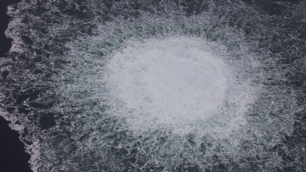 Das Nord Stream 1-Gasleck in der Ostsee, fotografiert am 28. September 2022 aus einem Flugzeug der schwedischen Küstenwache. - Foto: Swedish Coast Guard/dpa