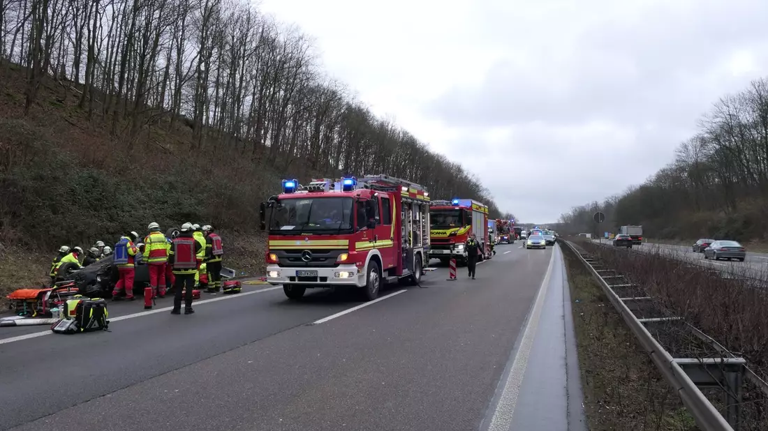 FW-DO: Unfall auf der BAB 45 - Citroën C4 überschlägt sich und bleibt auf dem Dach liegen - Bild: presseportal.de