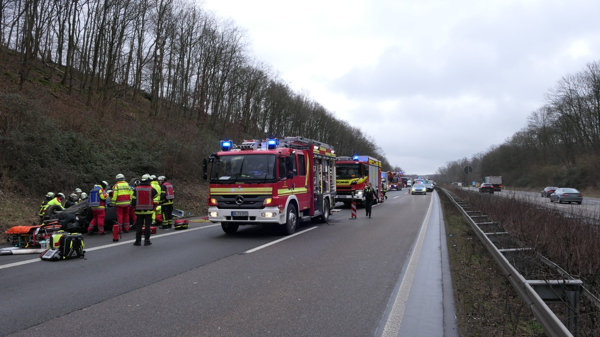 FW-DO: Unfall auf der BAB 45 - Citroën C4 überschlägt sich und bleibt auf dem Dach liegen - Foto: presseportal.de
