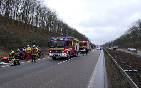 FW-DO: Unfall auf der BAB 45 - Citroën C4 überschlägt sich und bleibt auf dem Dach liegen - Foto: presseportal.de
