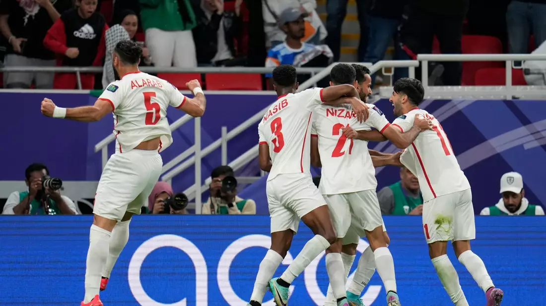 Jordanien setzte sich im Halbfinale des Asien-Cups überraschend gegen Südkorea durch. - Bild: Aijaz Rahi/AP/dpa