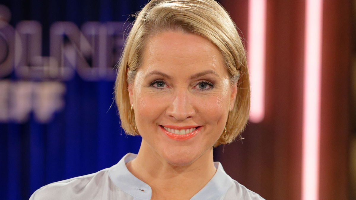 Die Moderatorin Judith Rakers  wohnt im Hamburger Umland und baut dort Gemüse zur Selbstversorgung an. - Foto: Henning Kaiser/dpa