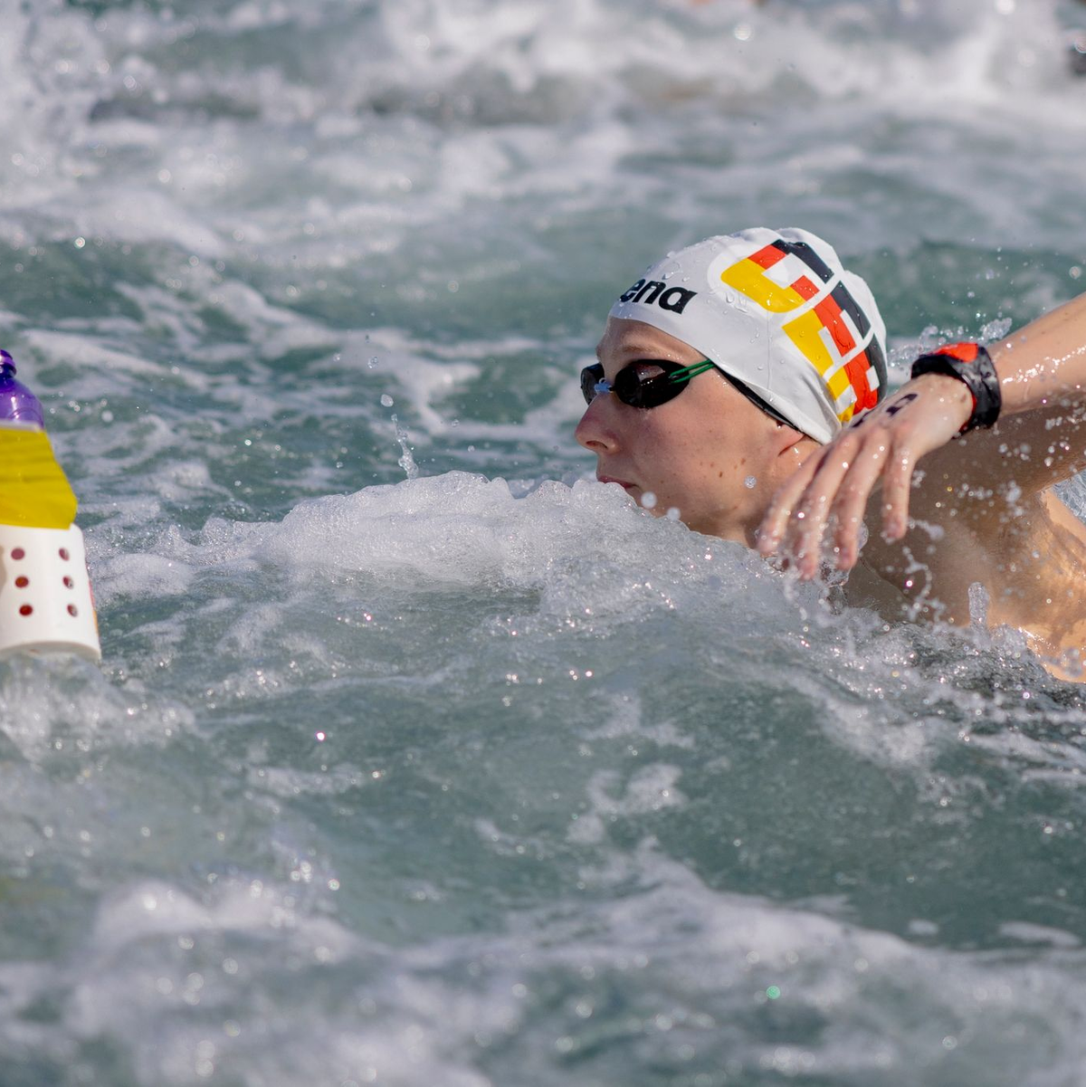 Freiwasserschwimmerin Leonie Beck kam bei der WM über die fünf Kilometer nur als 14. ins Ziel. - Foto: Jo Kleindl/dpa