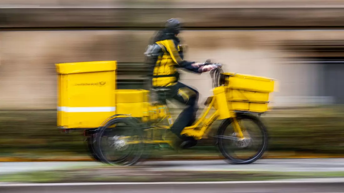 41.589 Mal wurde sich im Jahr 2023 über die Post- und Paketbranche beschwert. - Bild: Robert Michael/dpa