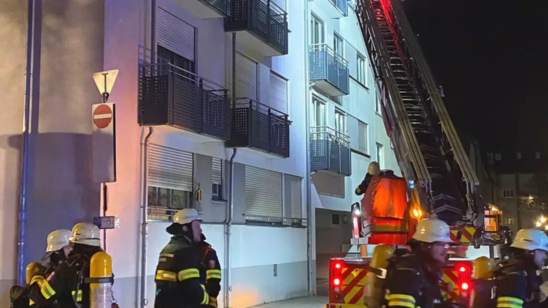 FW-M: Brand in Mehrparteienhaus, eine Person verletzt (Neuhausen) - Bild: presseportal.de
