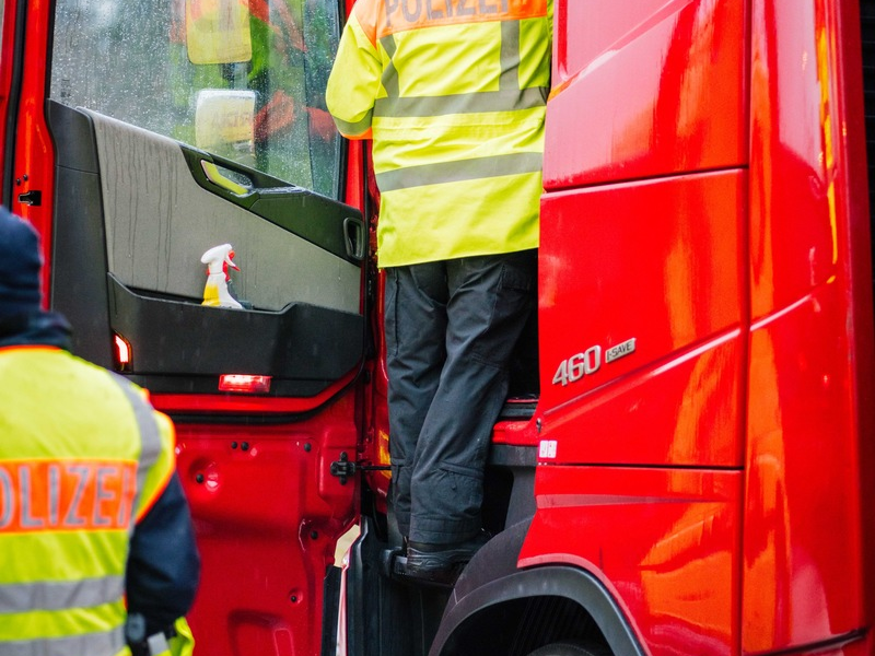POL-MFR: (134) Kontrolltage Schwerlastverkehr - erhebliche Verkehrsverstöße festgestellt - Foto: presseportal.de