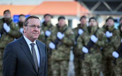 Boris Pistorius im Camp Butmir in Sarajevo. - Foto: Soeren Stache/dpa