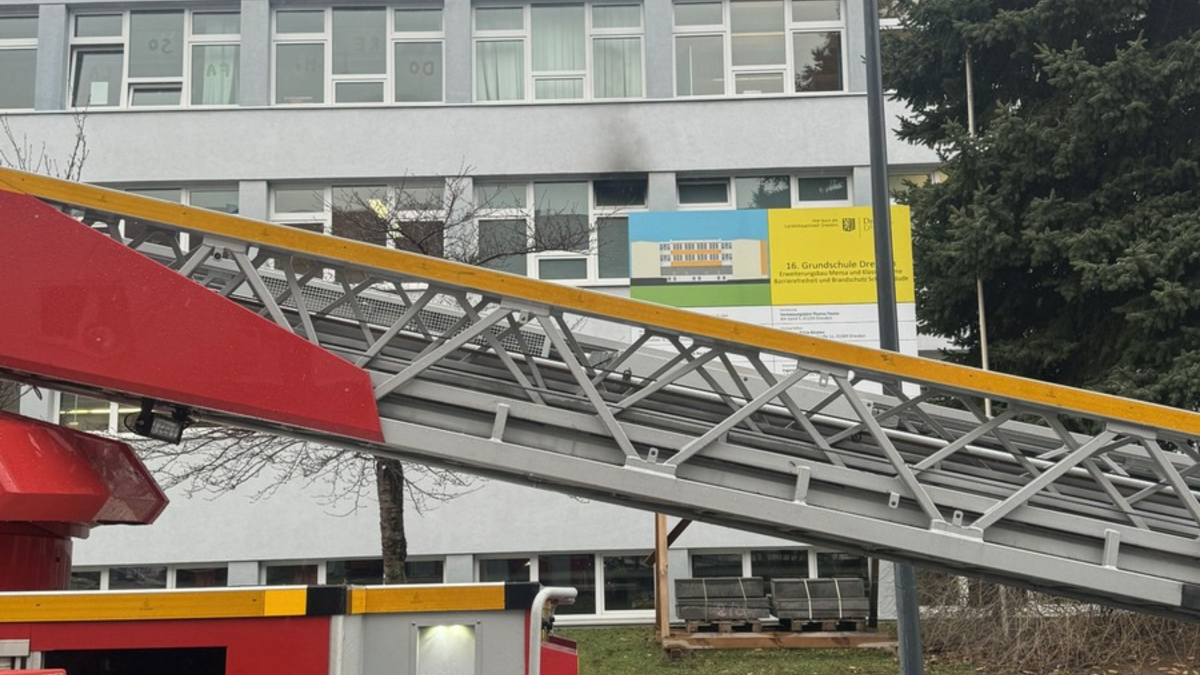 FW Dresden: Brand auf einer Schultoilette in der 16. Grundschule - Foto: presseportal.de