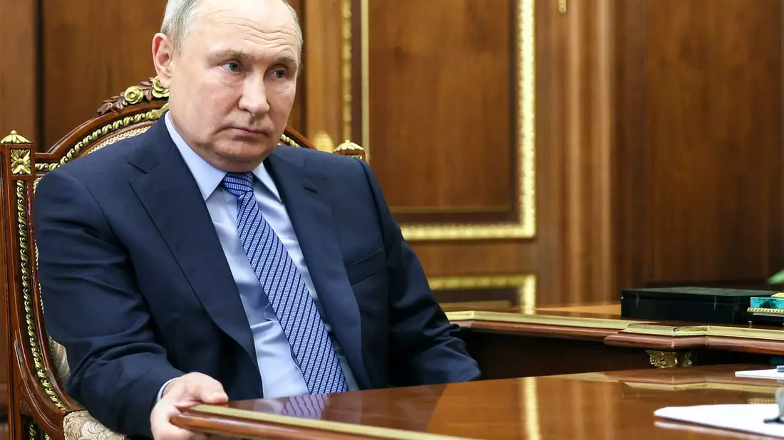 Stelle sich den Fragen von Tucker Carlson: Wladimir Putin. - Bild: Alexander Kazakov/Sputnik Kremlin/AP/dpa